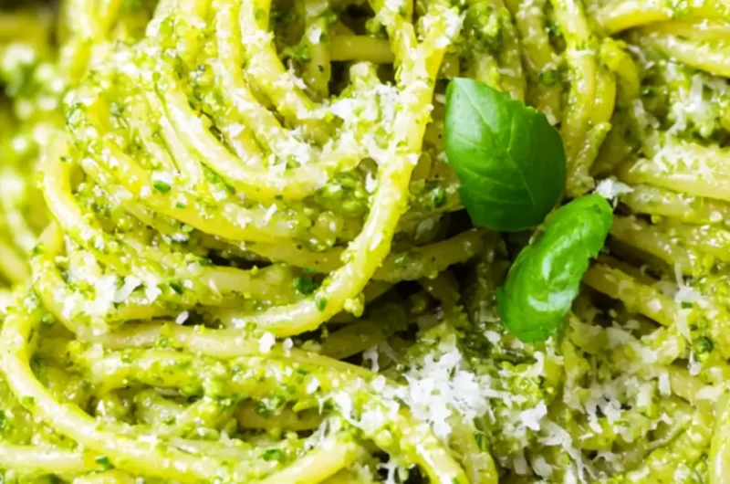 Pesto Pasta met Verse Basilicum