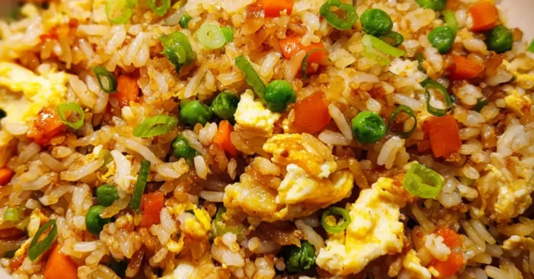 De beste Gebakken rijst maak je met slechts 5 basis ingrediënten. Stap voor stap leggen we uit hoe je dit perfecte gerecht op tafel zet.