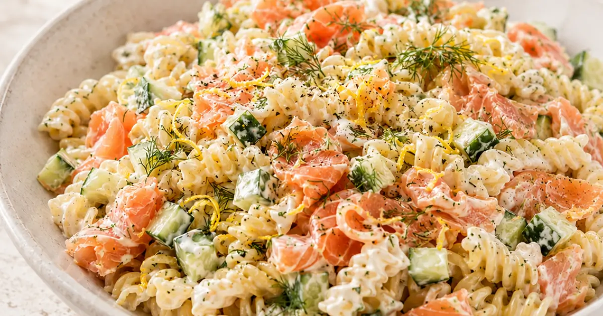 Frisse zalmpastasalade met citroen en dille