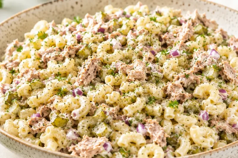 Tonijnpastasalade met augurk