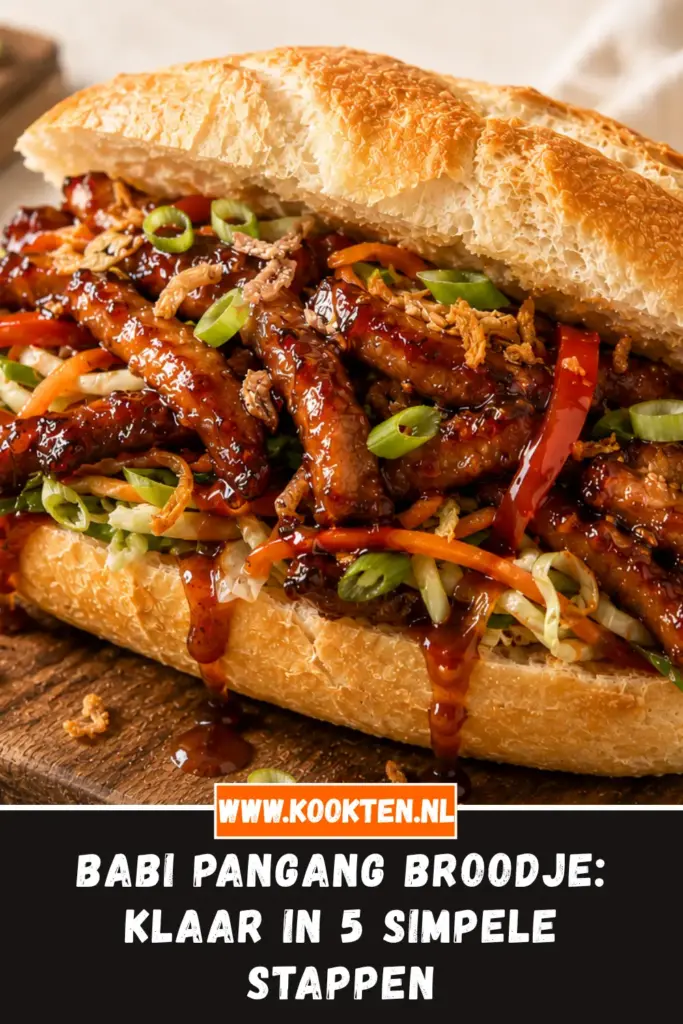 Babi Pangang Broodje van dichtbij op het bord